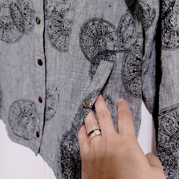 CHICOS Design Gray Black Medallions Snap Front LINEN Long Sleeves Medium Size 1 - Picture 11 of 16